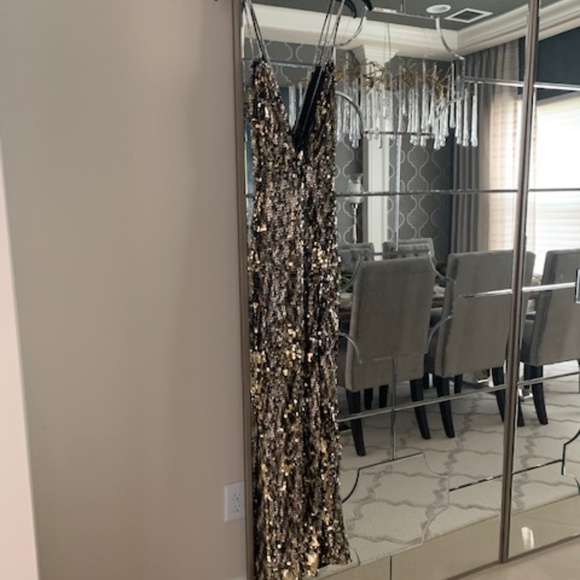 Michael Costello Sydney Gown - Size Medium - Picture 4 of 4